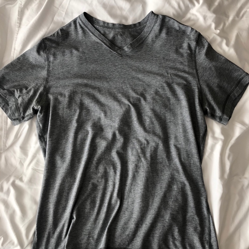 Lululemon Basic Tee V-Neck For Men - Large